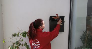 PIZZA HUT DOOR TO DOOR